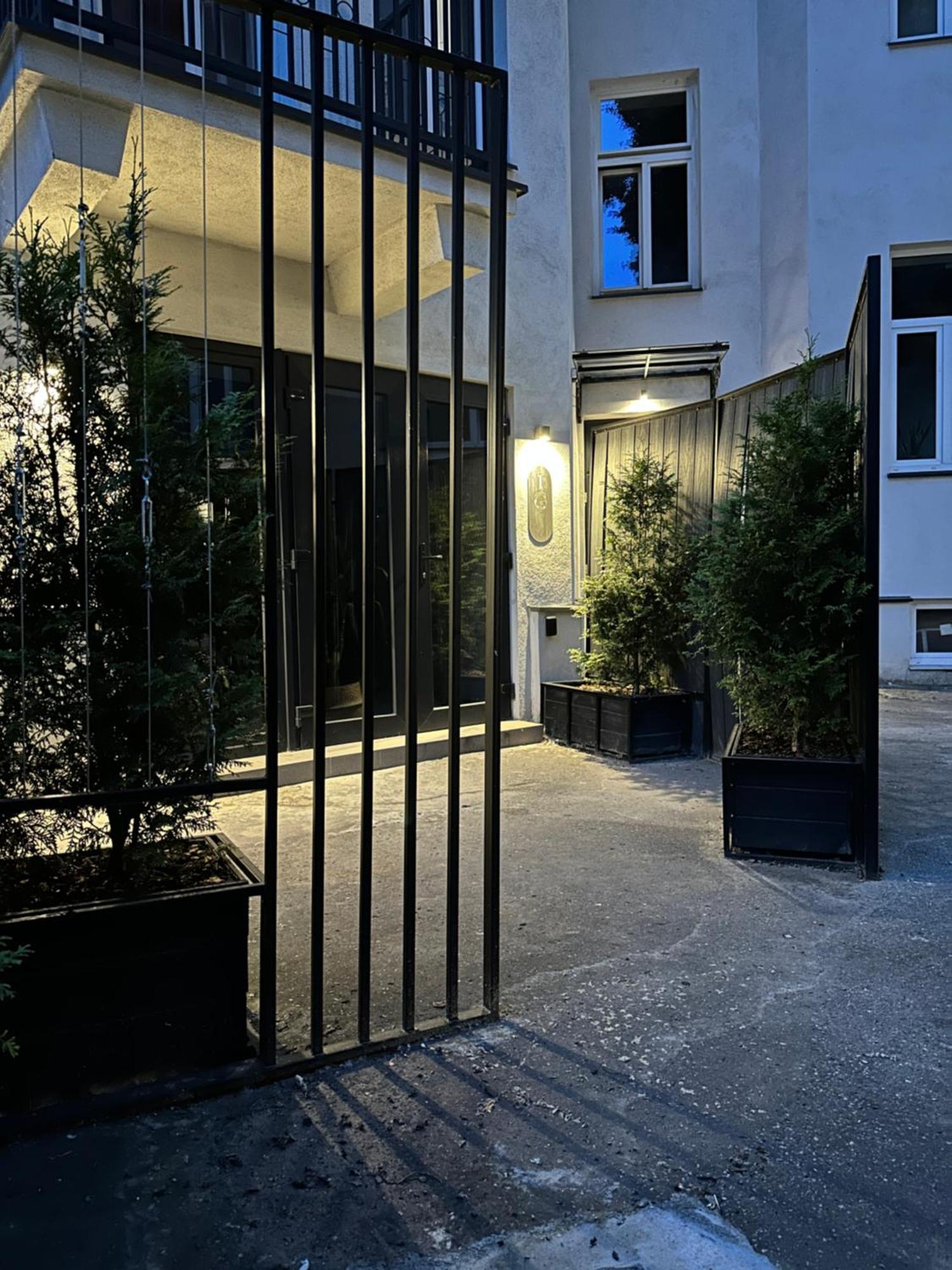 City Garage Apartment - Lwowska 9 Varsó Kültér fotó
